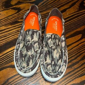 Speedy Top-Sider Memory Foam Camo slip ons size Y7